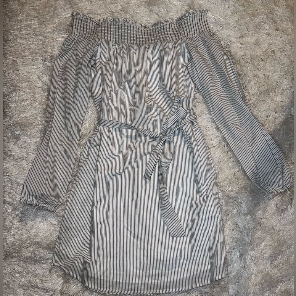 Women’s dress size: Small color: white & black